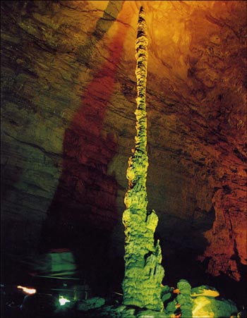 張家界國家森林公園、大峽谷、玻璃橋、鳳凰古城四日游