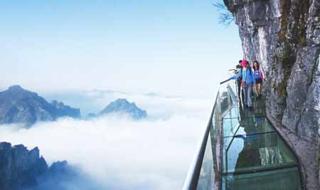 張家界國(guó)家森林公園、天子山、袁家界、金鞭溪、十里畫(huà)廊、玻璃橋、天門山、玻璃棧道兩晚三日游